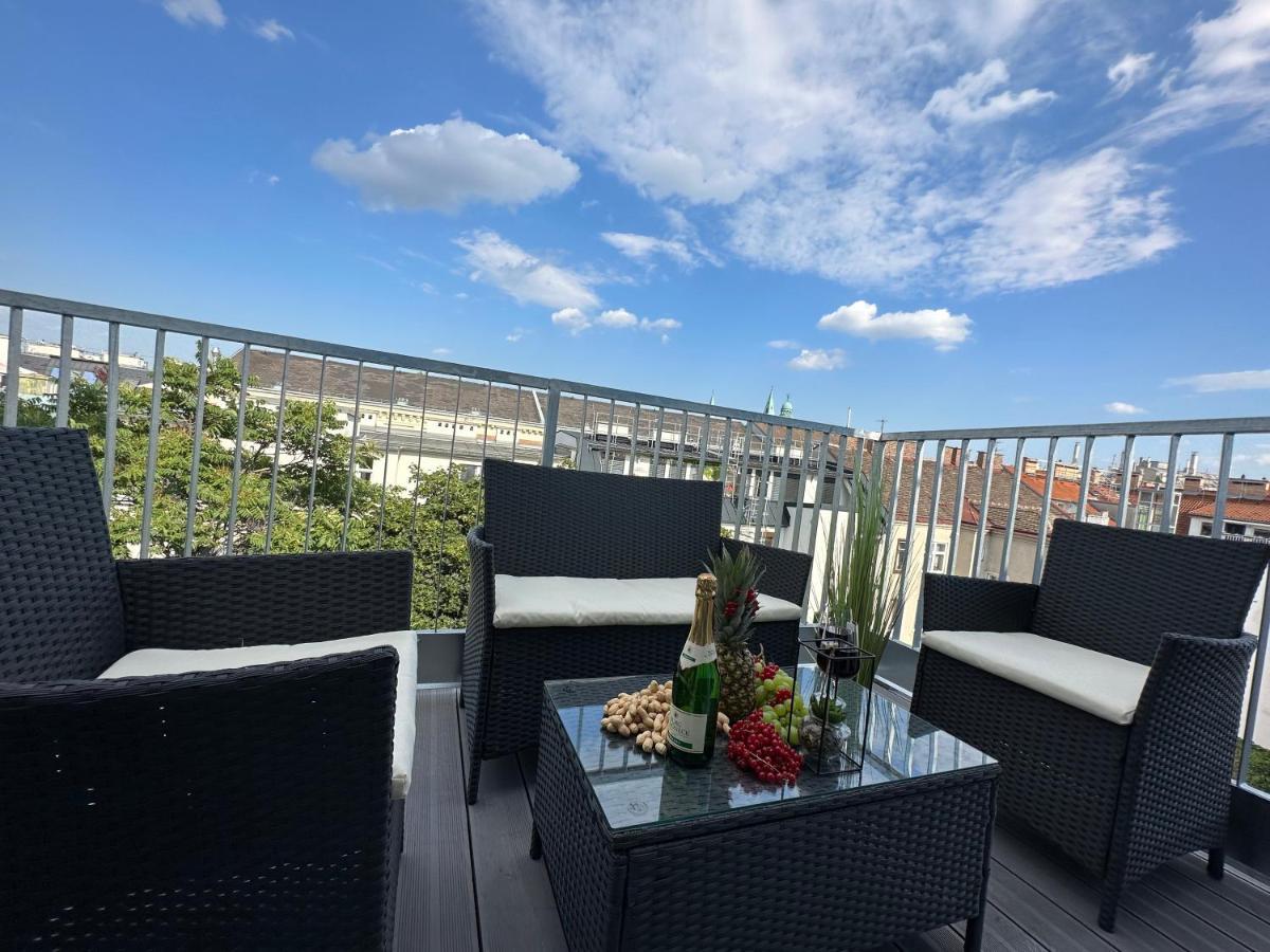 Contemporary With Stunning Views 20 Wien